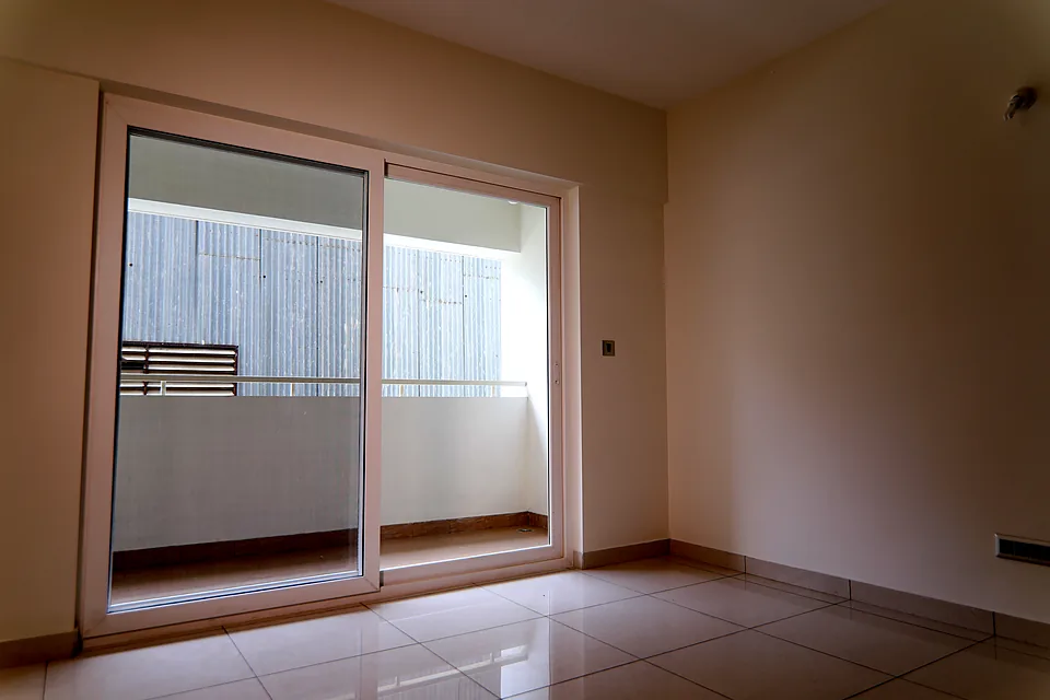 Living room with a full-height EUMAX uPVC sliding door